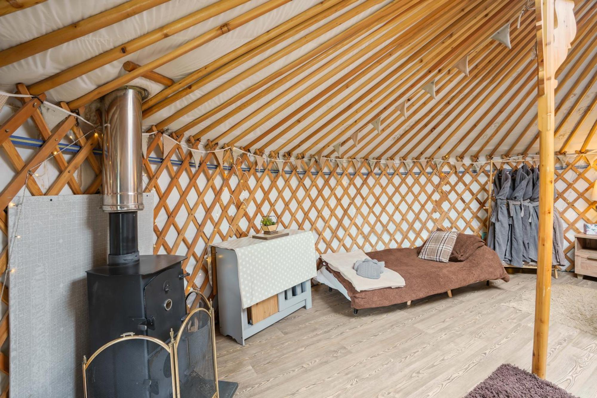 Отель Glamp And Tipple Ltd Great Ellingham Экстерьер фото