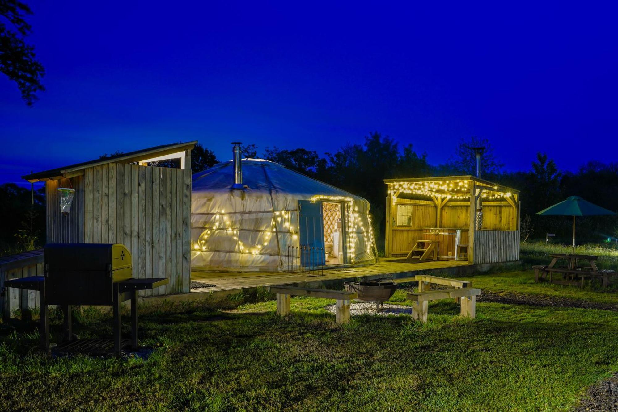 Отель Glamp And Tipple Ltd Great Ellingham Экстерьер фото