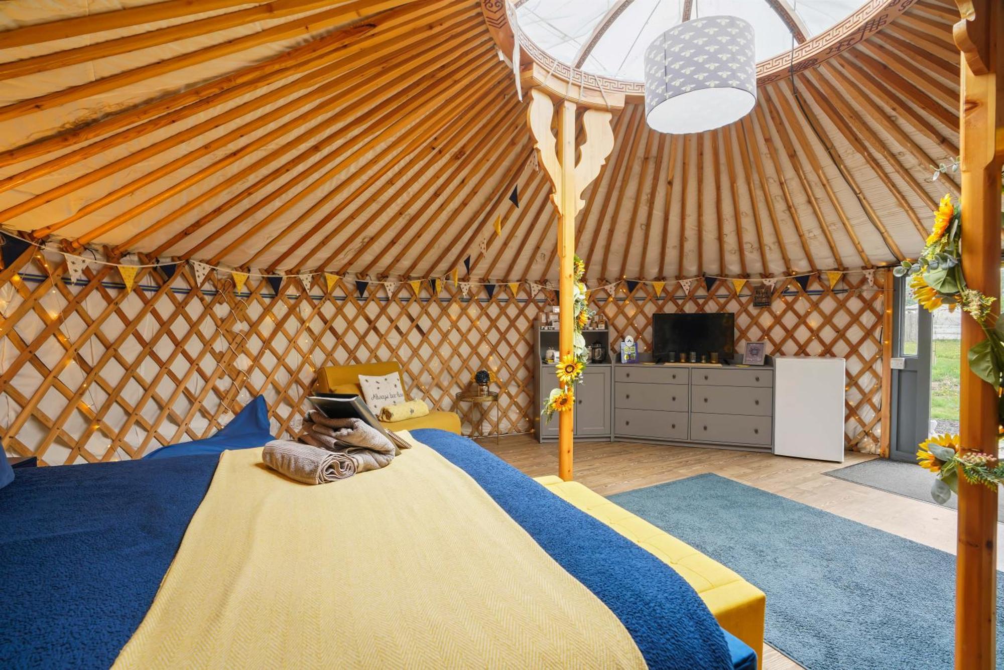 Отель Glamp And Tipple Ltd Great Ellingham Экстерьер фото