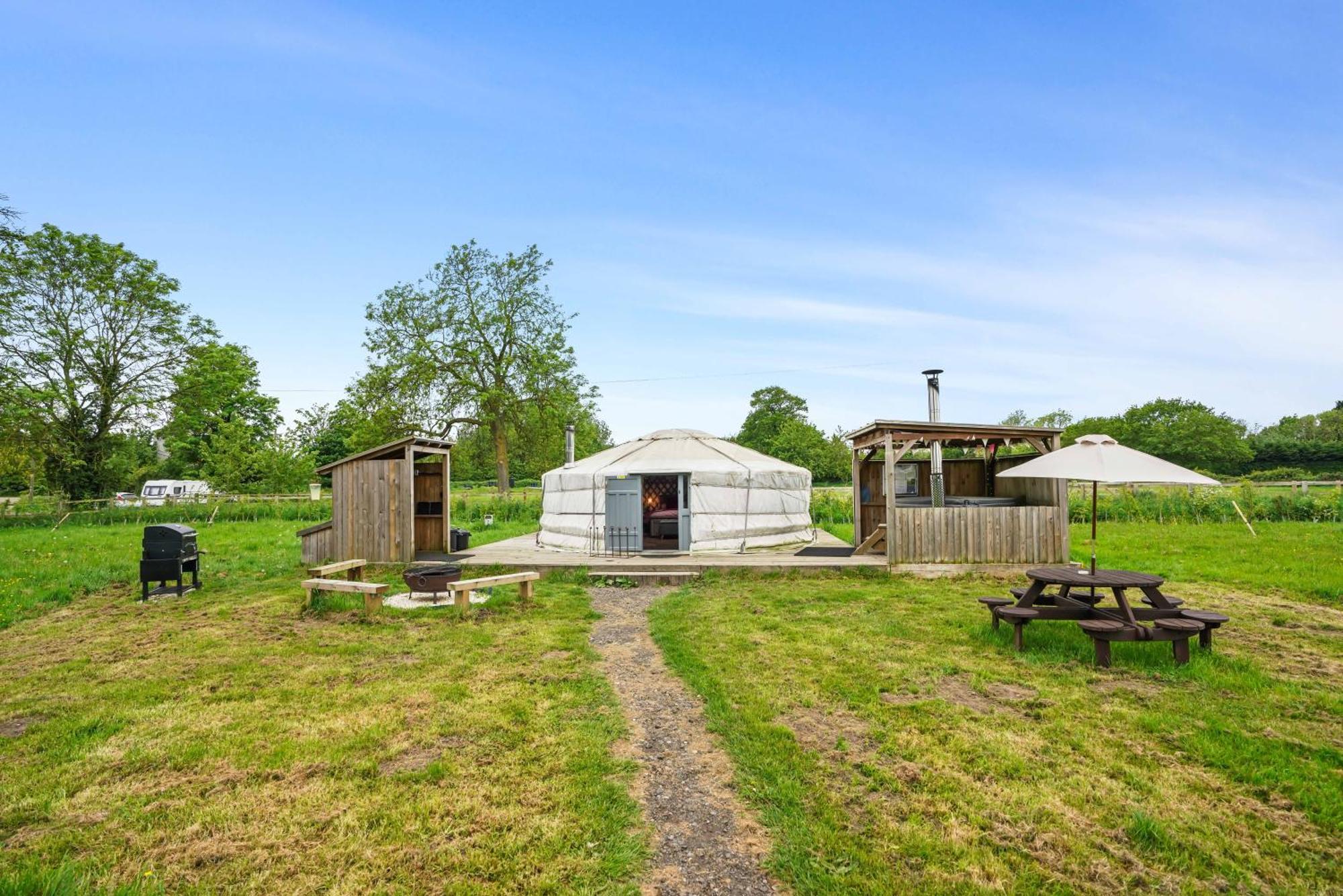 Отель Glamp And Tipple Ltd Great Ellingham Экстерьер фото