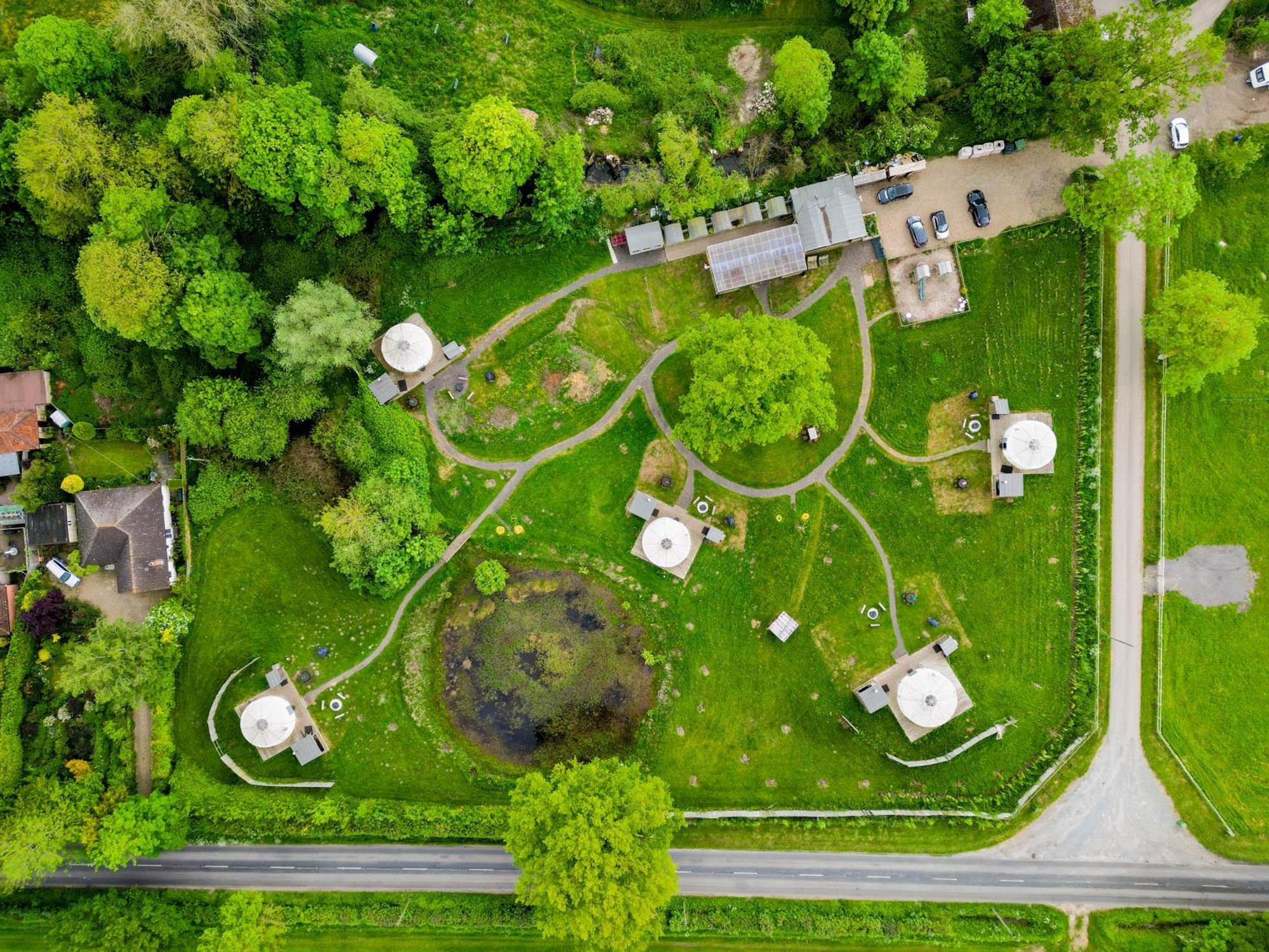 Отель Glamp And Tipple Ltd Great Ellingham Экстерьер фото