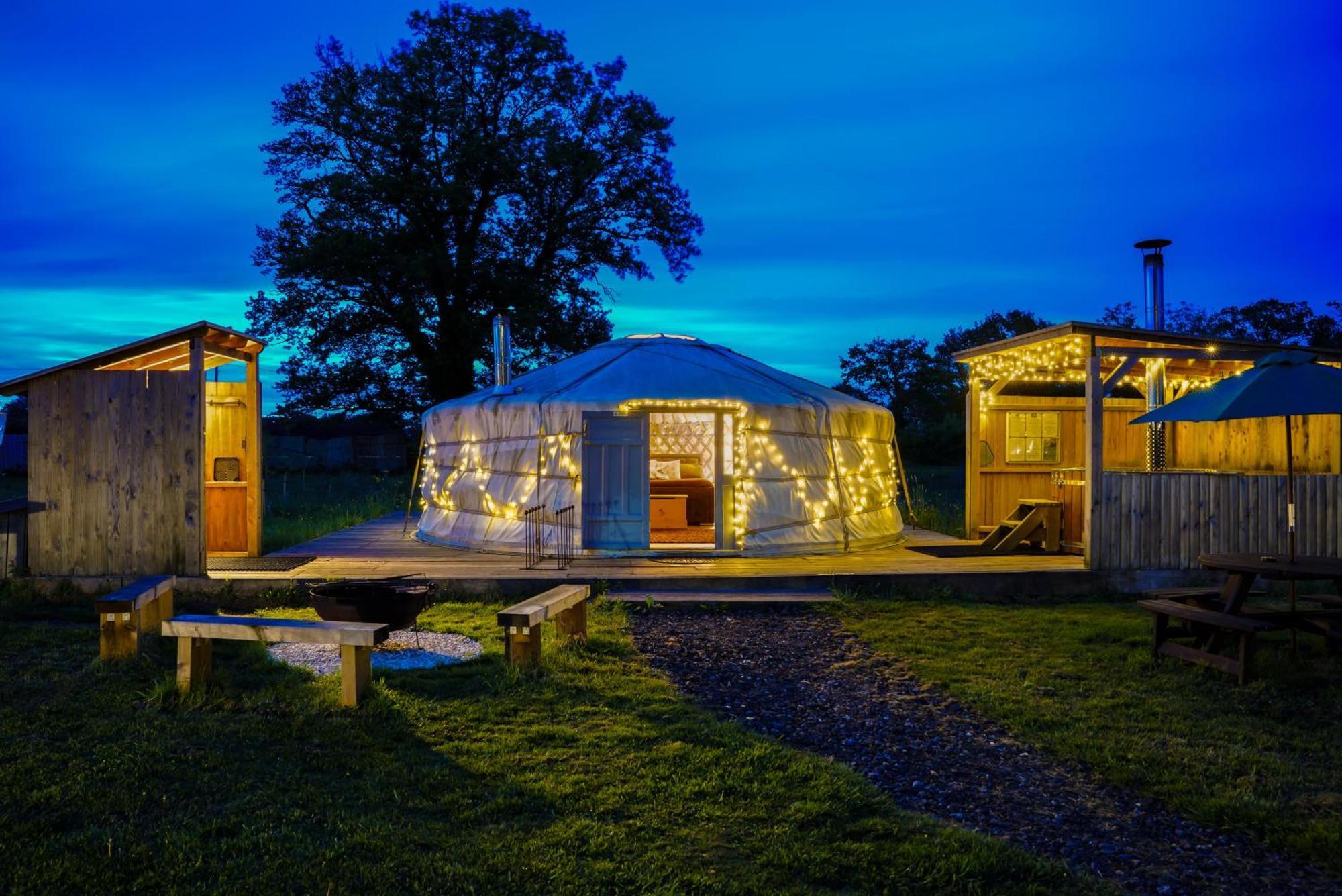 Отель Glamp And Tipple Ltd Great Ellingham Экстерьер фото