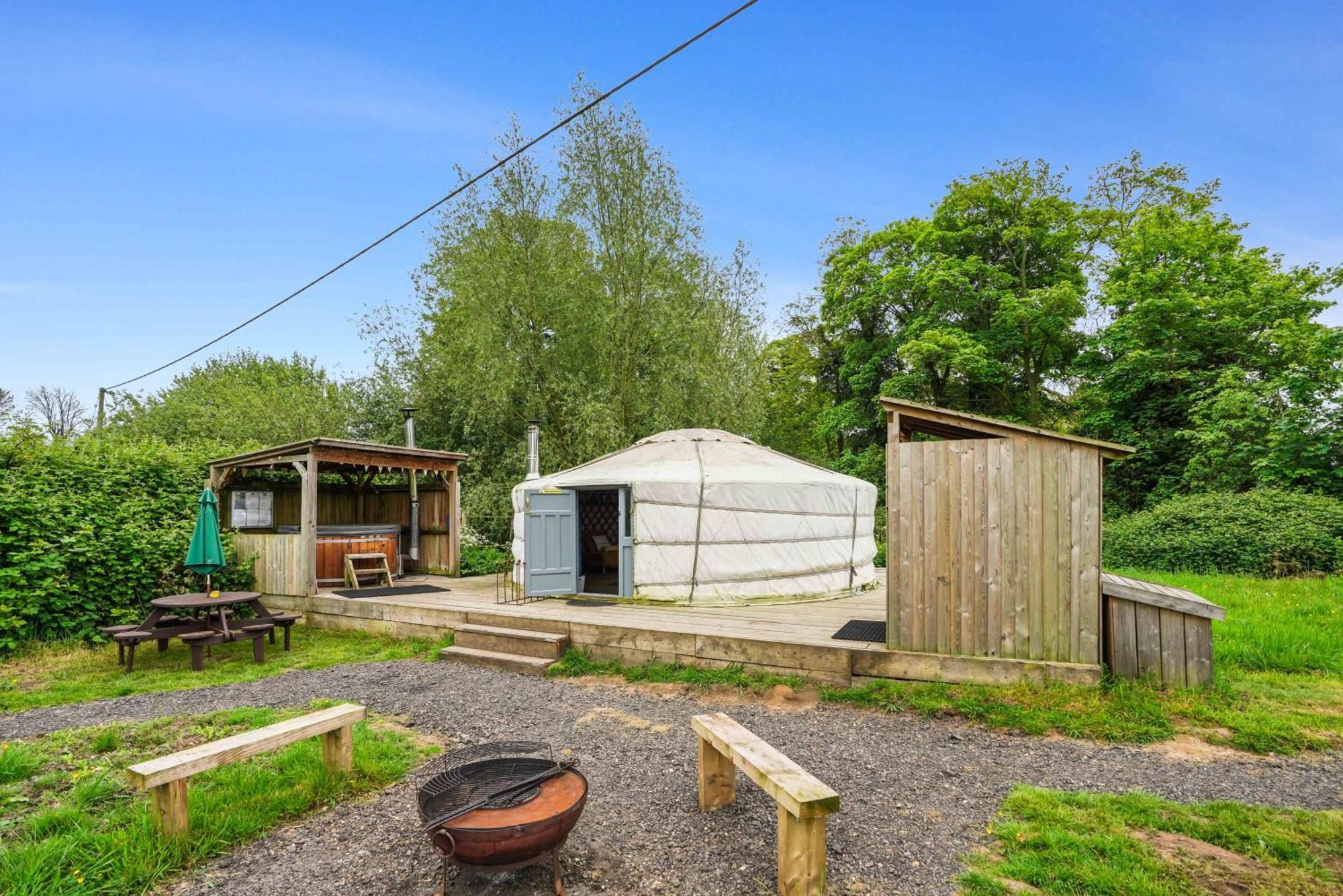 Отель Glamp And Tipple Ltd Great Ellingham Экстерьер фото