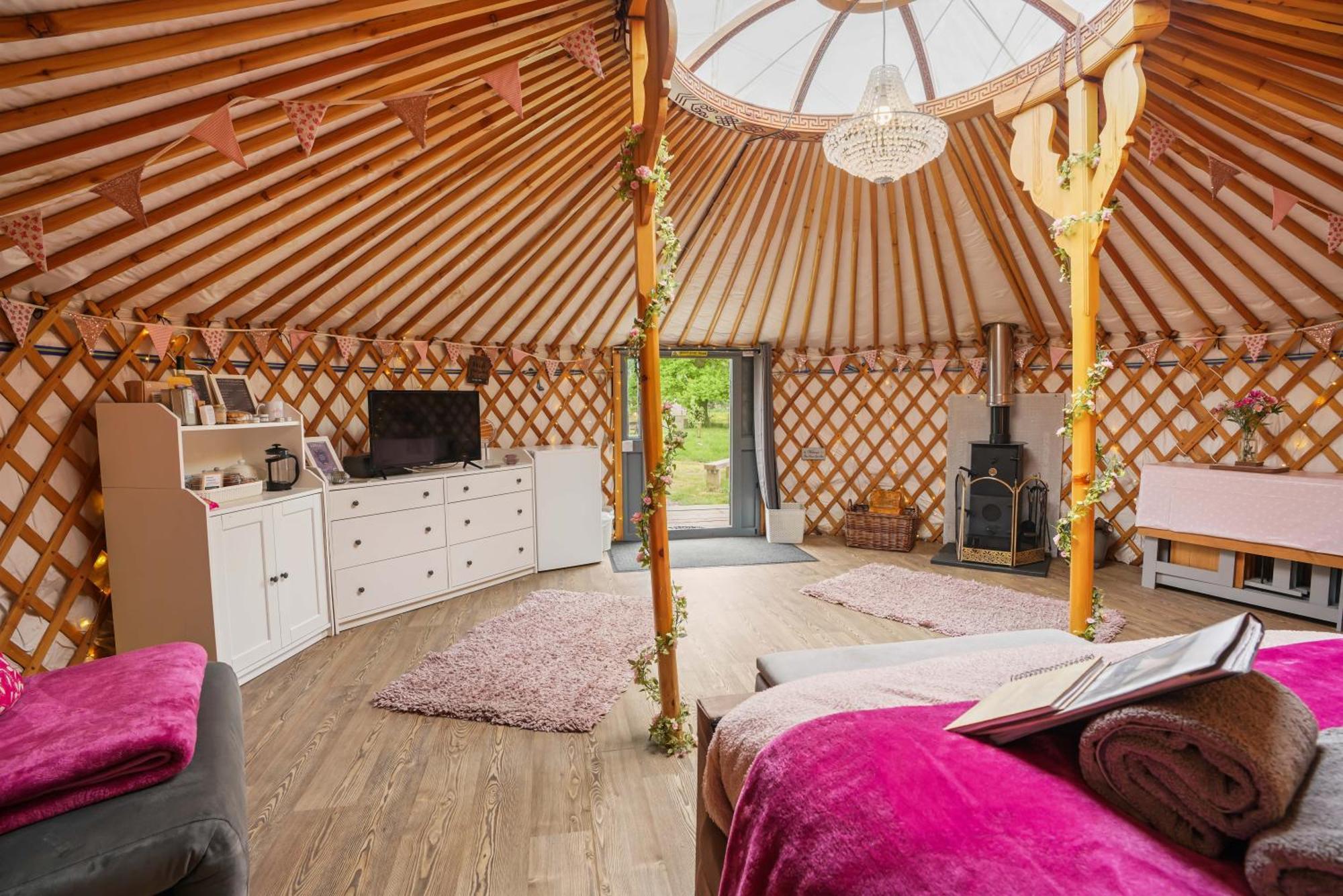 Отель Glamp And Tipple Ltd Great Ellingham Экстерьер фото