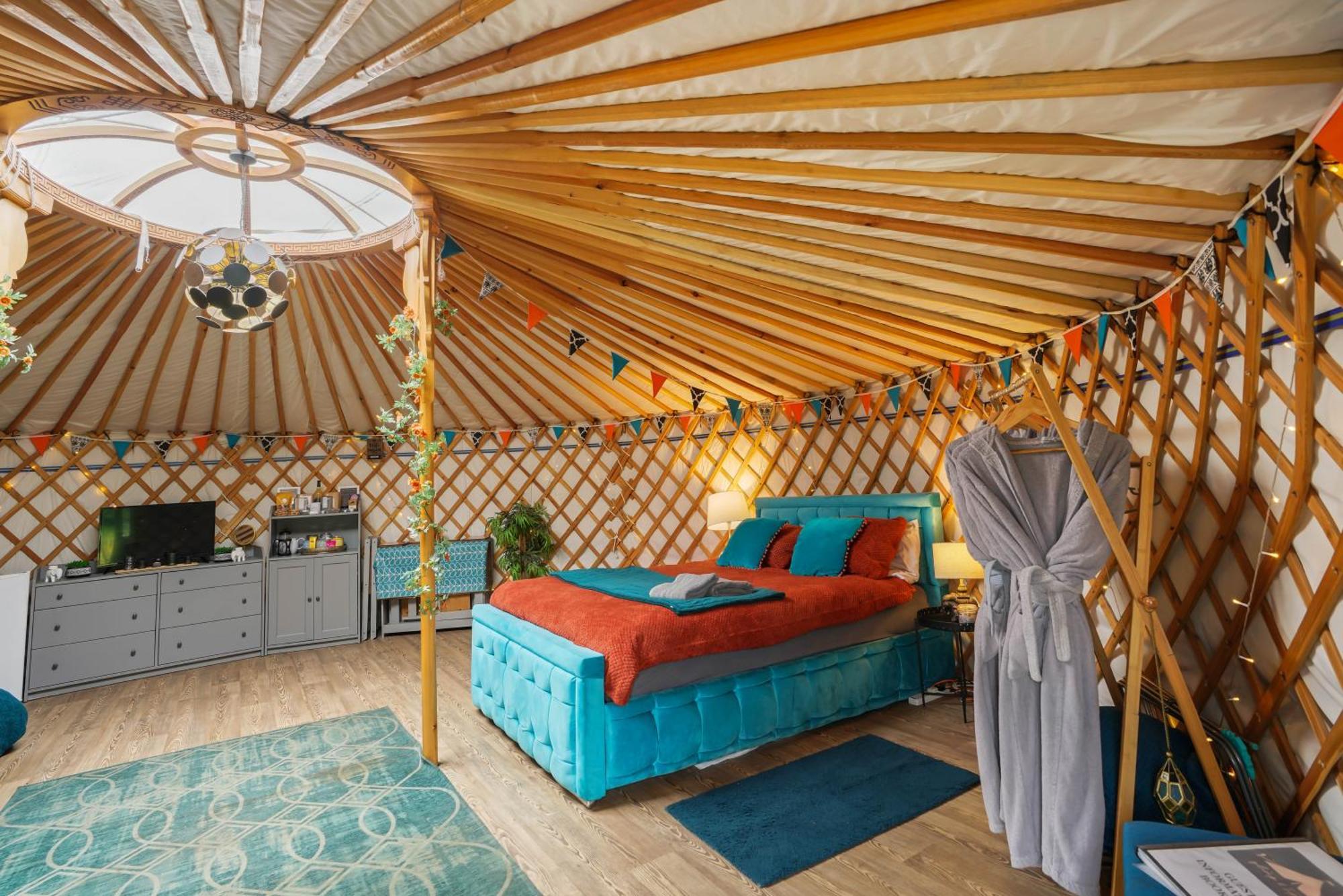 Отель Glamp And Tipple Ltd Great Ellingham Экстерьер фото