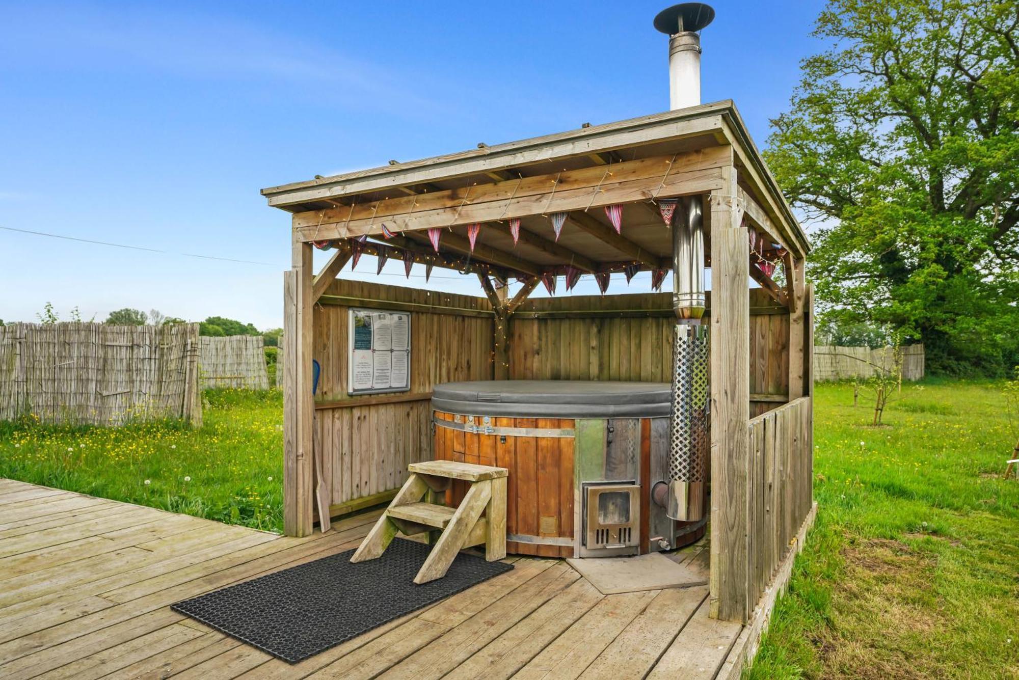 Отель Glamp And Tipple Ltd Great Ellingham Экстерьер фото