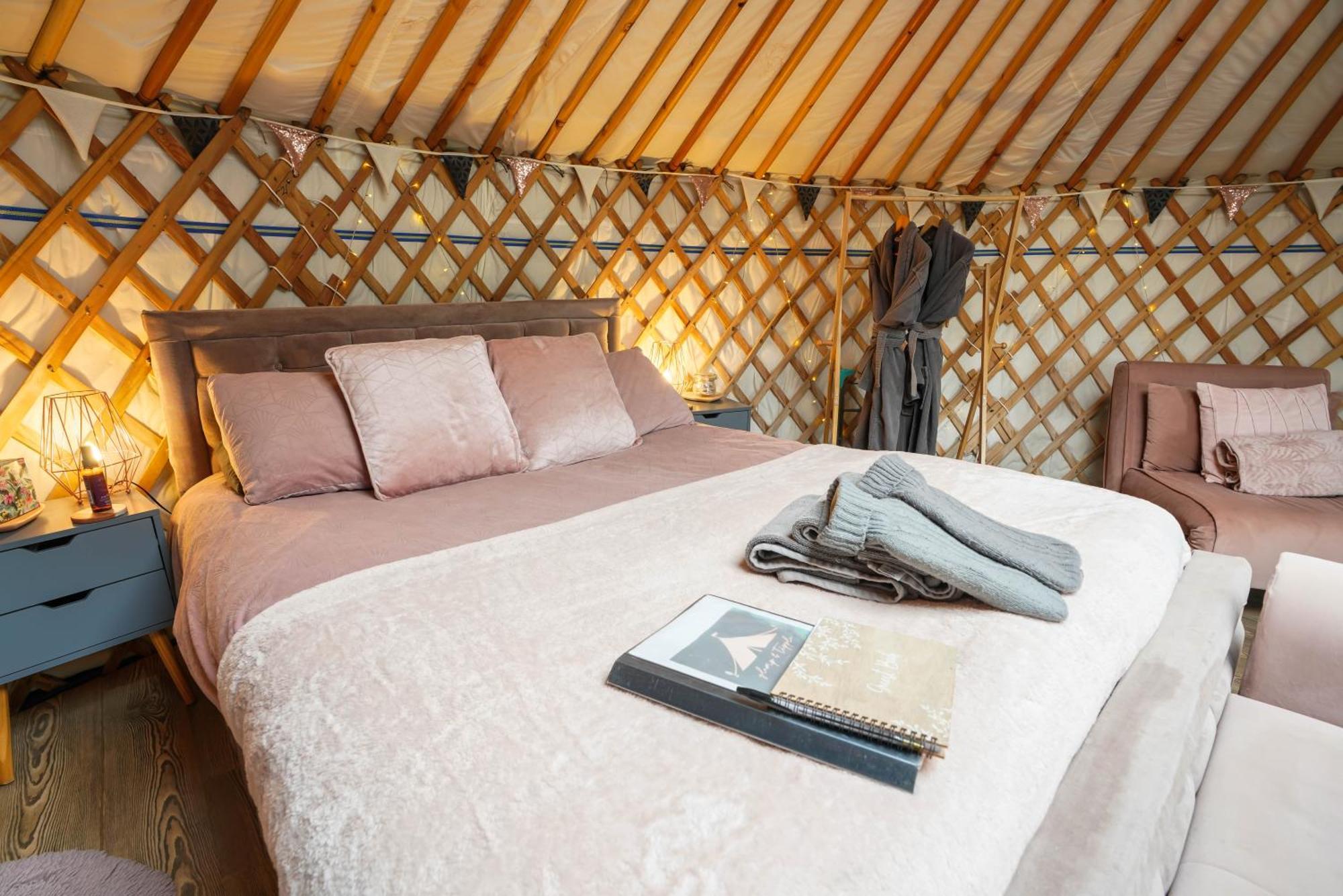 Отель Glamp And Tipple Ltd Great Ellingham Экстерьер фото