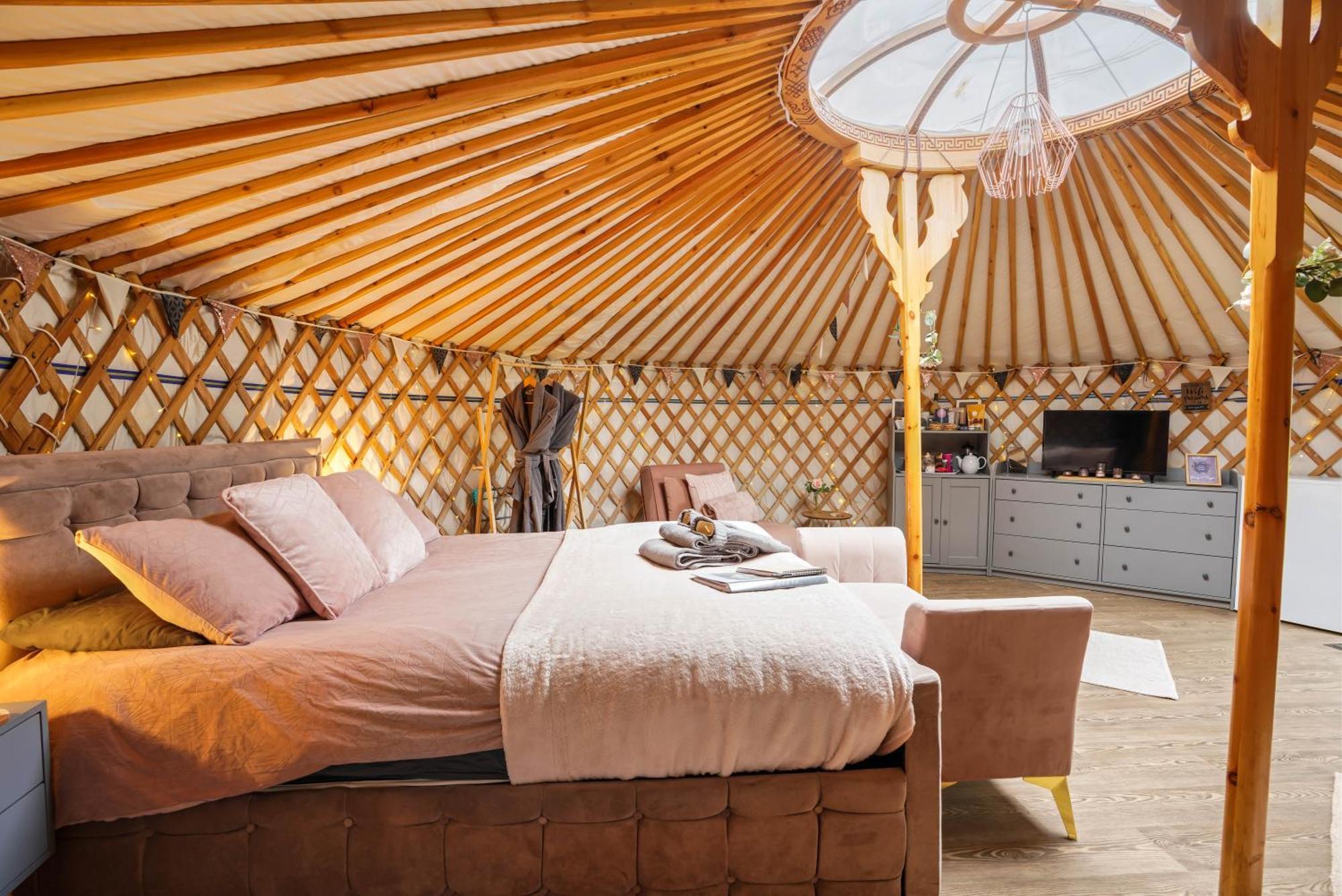 Отель Glamp And Tipple Ltd Great Ellingham Экстерьер фото